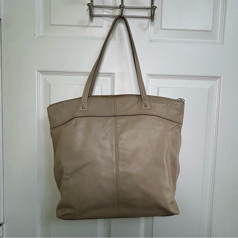 Coach Laura Signature Taupe Leather Tote Shoulder Bag Travel Casual Everyday Bag - Picture 4 of 16